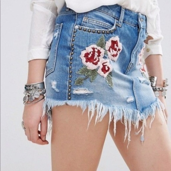 Free People Wild Rose Embroidered Jean Skirt 27 - Picture 2 of 4